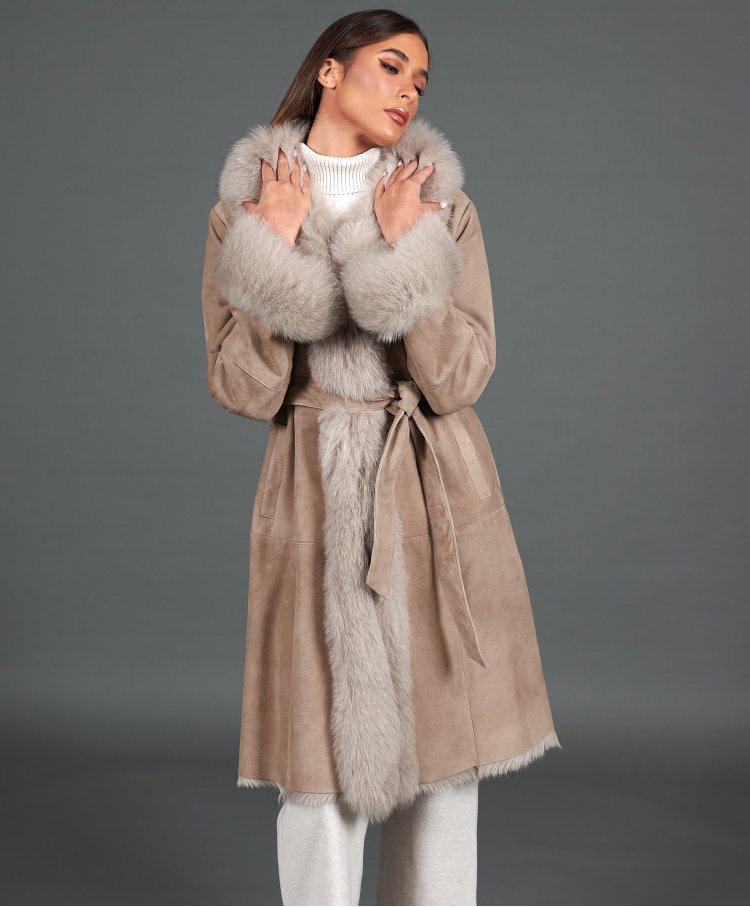 Beige lamb shearling coat...