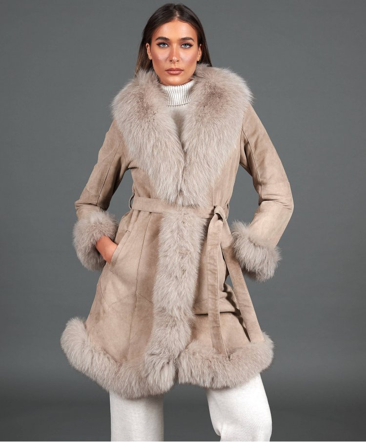 Beige lamb shearling coat with fox fur collar