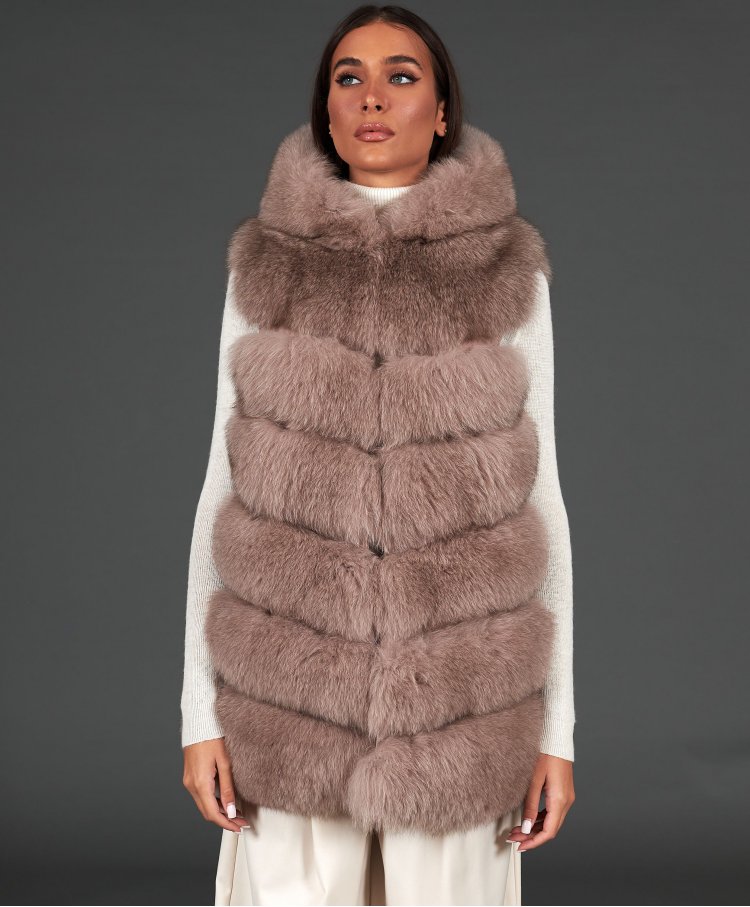 Sleeveless fox fur jacket with hood and clips • powder pink color