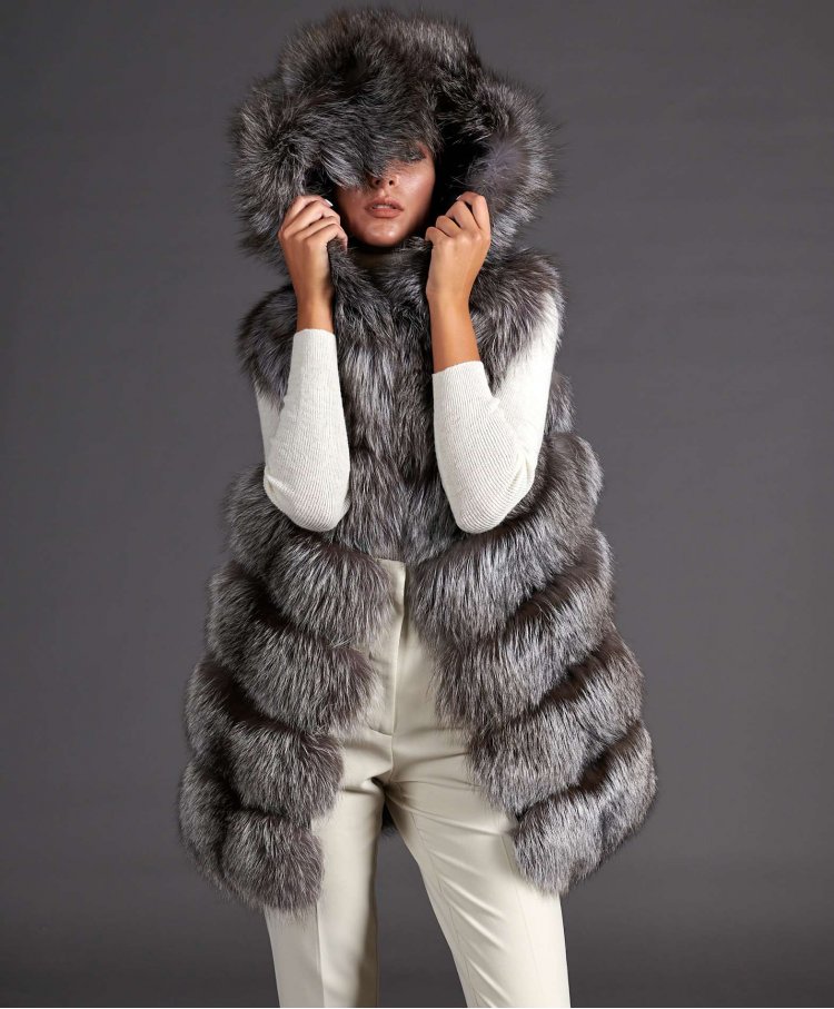 Sleeveless fox fur jacket with hood and clips • silver color