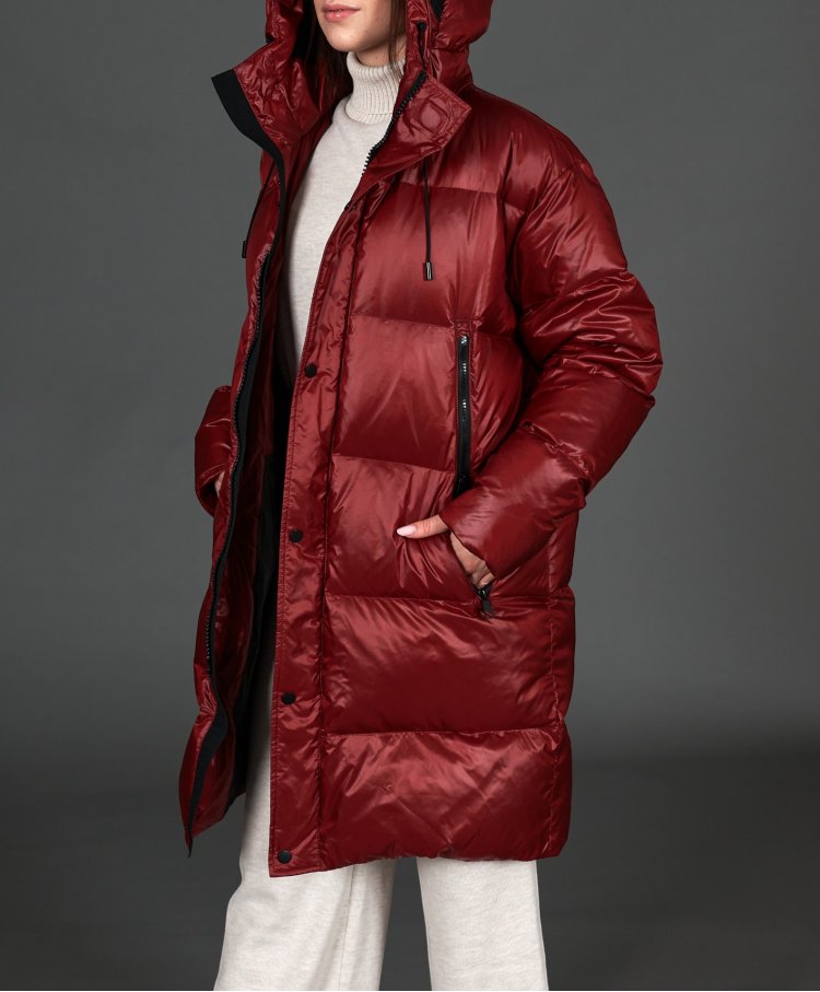 Bordeaux long jacket in real down that can be folded up into a backpack  