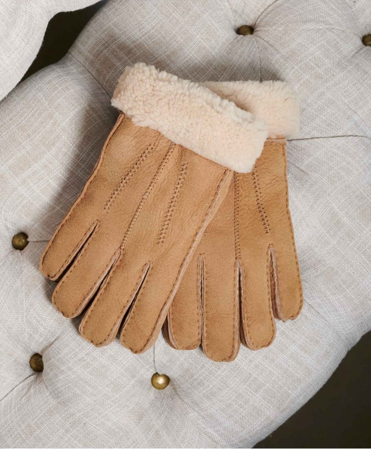 Men's tan shearling gloves...