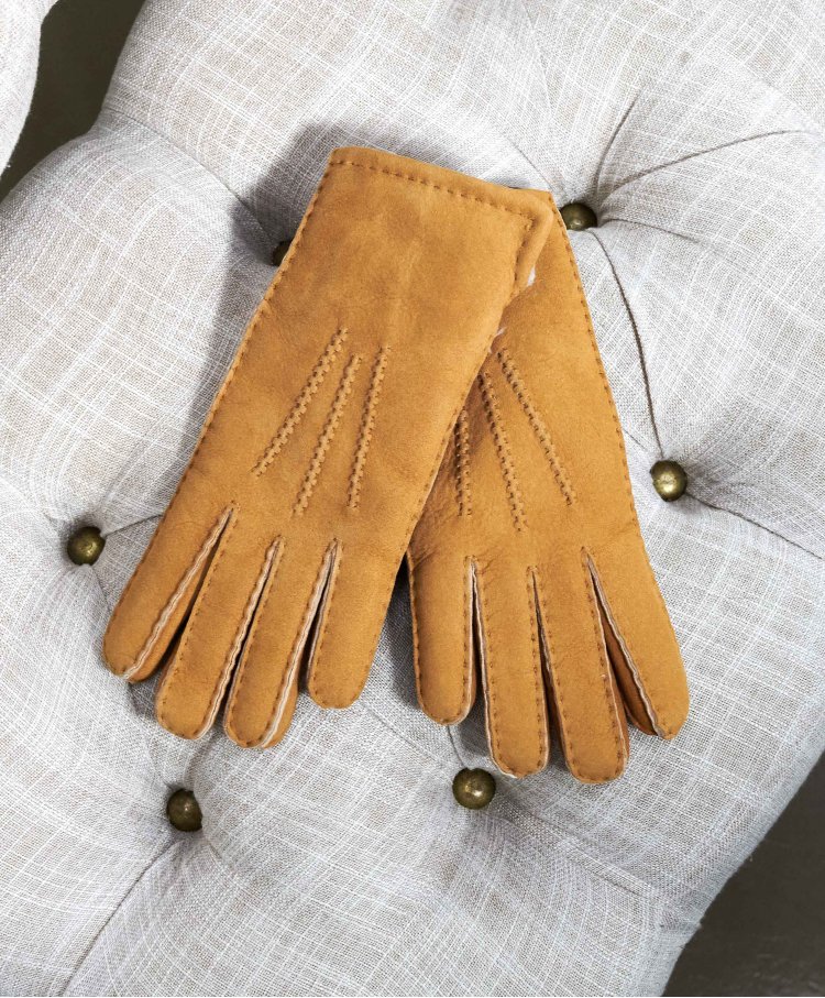 Women's tan merinos shearling gloves with fold-down cuffs