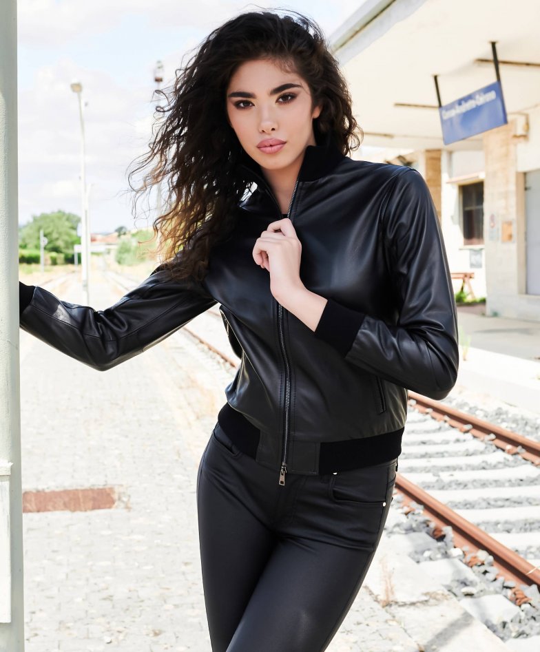 Women's Leather Jacket with central zip black colour G155 | D'Arienzo